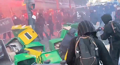 Fransa sokakları karıştı: Macron karşıtı eylemcilerle polis sokaklarda çatışıyor