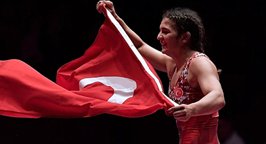 Nesrin Baş Dünya Güreş Şampiyonasında Gümüş Madalya Kazandı 