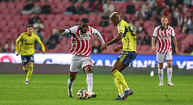 Samsunspor Fenerbahçe'yi geçti hakemi geçemedi