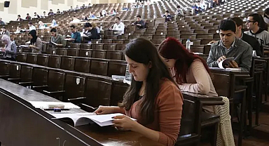 Üniversiteyi 3 yılda bitirecek düzenleme geliyor
