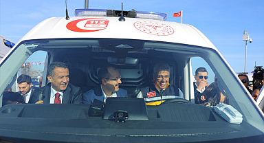 Sağlık Bakanı Samsun'da: Büyükşehirin aldığı 100 ambulans törenle teslim edildi