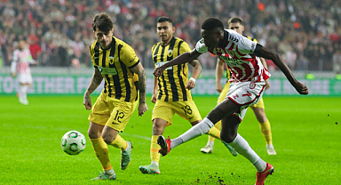 Samsunspor AEK'ya 2-1 Mağlup Oldu