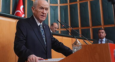 Bahçeli: Ahlakımız yaylım ateşinde, ünlüsü, ünsüzü bataklıkta çırpınıyor