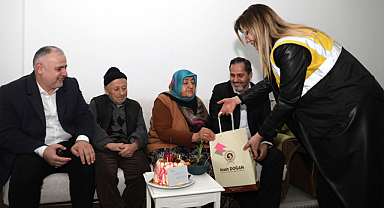 Akgül Teyze 74 Yaşında İlk Doğum Gününü Kutladı