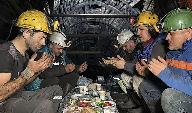 Maden işçileri yerin yüzlerce metre altında ilk sahurlarını yaptı