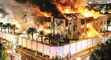 İran, ABD üslerine ve İsrail'e yüzlerce füze ile saldırdı