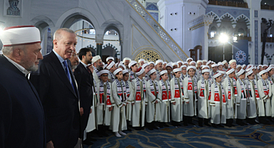 Cumhurbaşkanı Erdoğan, hafızlık icazet törenine katıldı