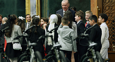 Cumhurbaşkanı Erdoğan’ın çocuklarla buluşmasında duygusal anlar yaşandı