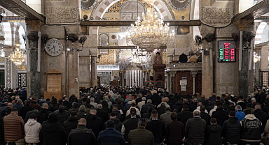 Mescid-i Aksa, 41 gün sonra ibadete açıldı