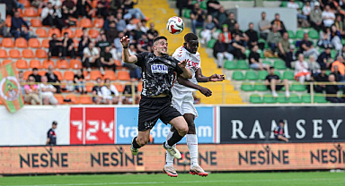 Samsunspor Alanyaspor'dan 3 puanı 3 golle kaptı