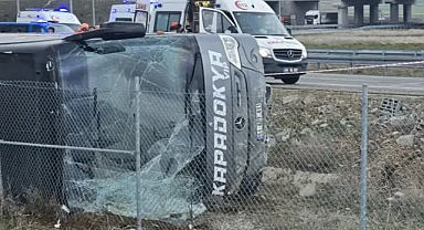 Tur otobüsü şarampoleyuvarlandı: 15 kişi yaralandı