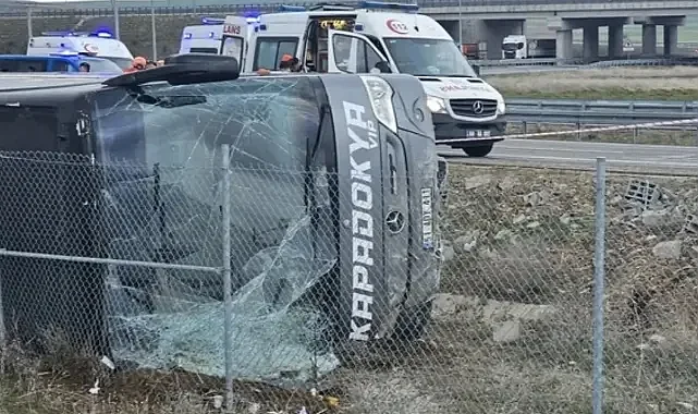 Tur otobüsü şarampoleyuvarlandı: 15 kişi yaralandı