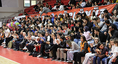 Zorlu Koleji Samsun Basketbol, şampiyonluk yolunda en büyük engeli geçti 