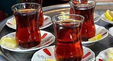 Çaya limon sıkanlar bu haber size: Zararlı mı, yararlı mı?