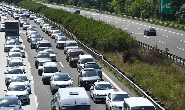İstanbul Tatil dönüşü trafik yoğunluğu Bolu'da başladı
