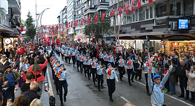 Samsun'da Bayrak ve Fener Alayı Yürüyüşü