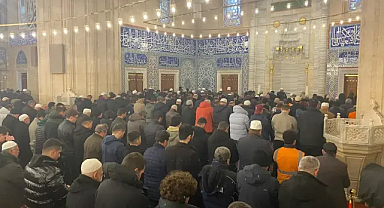 Tüm yurtta bayram sabahı camiler doldu taştı