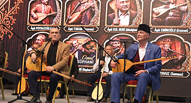 Türkiye’nin Aşıkları Samsun’da bağlama ile karşılıklı atıştı
