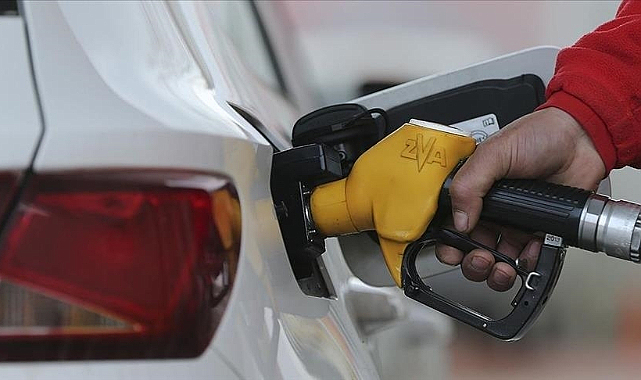 Benzin ve motorine indirim geldi: Eşel mobil sistemi tamamını pompaya yansıtmadı