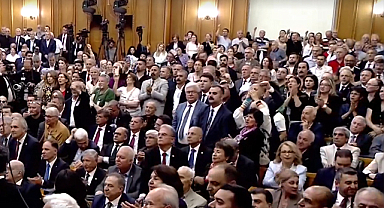 Özgür Özel'den Grup Toplantısında Ağır Sözler: İftiracı alçaklar partinin çatısında oturuyor