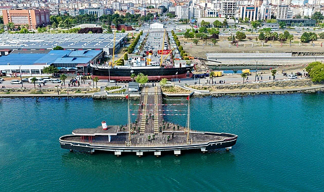 Bandırma Vapuru artık Samsun İstiklal Meydanı’nda