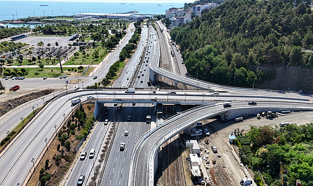KENAN ŞARA KÖPRÜLÜ KAVŞAĞINDA İKİ BAĞLANTI YOLU TRAFİĞE AÇILDI