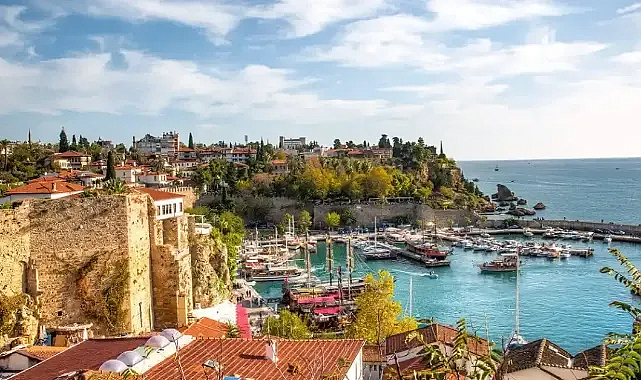 Yılın ikinci çeyreğinde turizm geliri 15,9 milyar dolar