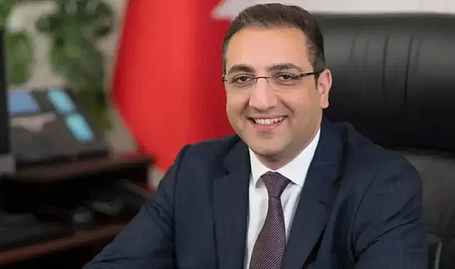 CHP'li Balçova Belediye Başkanı Onur Yiğit görevine iade edildi