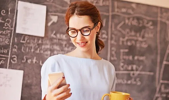 Öğretmenlere derste cep telefonu uyarısı