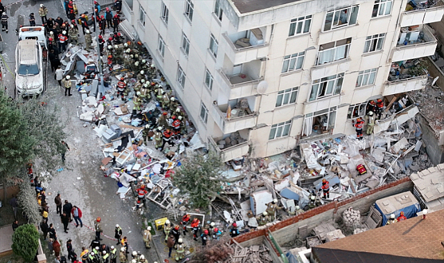 İstanbul'da 7 katlı binanın 3 katı çöktü, arama kurtarma devam ediyor