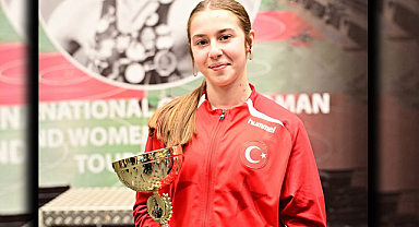 Karin Asra Gürel U17 güreşte dünya şampiyonu