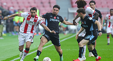 Samsunspor 10 kişi kalan Trabzonspor'dan 3 yedi