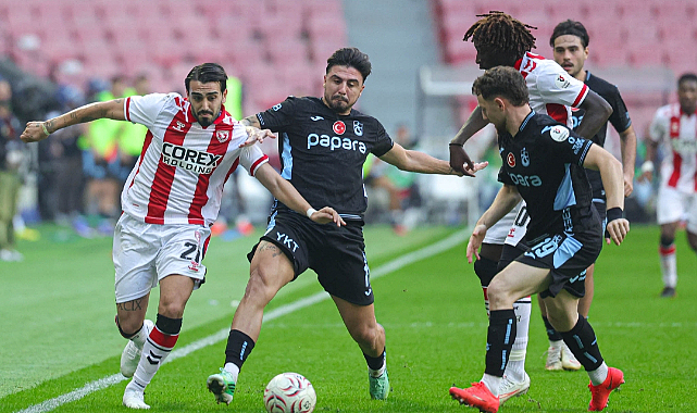 Samsunspor 10 kişi kalan Trabzonspor'dan 3 yedi