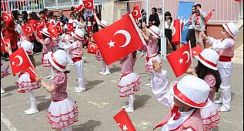 Atakum Belediyesi'nde 23 Nisan Ulusal Egemenlik ve Çocuk Bayramı Kutlandı